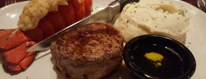 LongHorn Steakhouse is one of Wrentham Premium Outlets, MA..