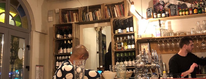 Le Verre Taquin is one of Paris recommendations.