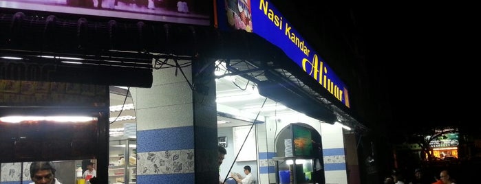 Nasi Kandar Aliyar is one of Orte, die Melvin gefallen.