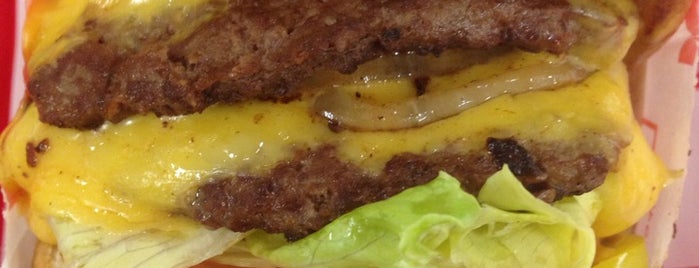 In-N-Out Burger is one of Orte, die Jason Christopher gefallen.