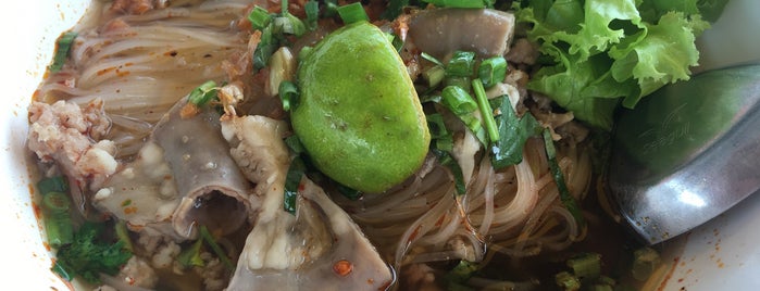 ก๋วยเตี๋ยวหมู หน้าประปาเจ้าเก่า is one of เชียงใหม่_5_noodle.