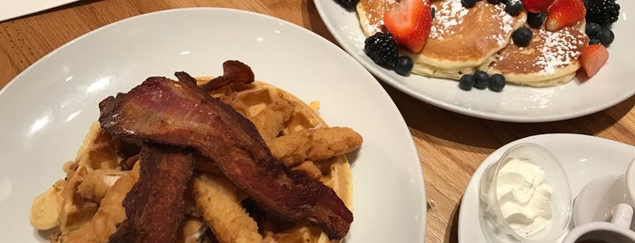Wildberry Pancakes & Cafe is one of Chicago to do list.