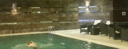 Hilton Kozyatağı Swimming Pool is one of FATOŞさんのお気に入りスポット.