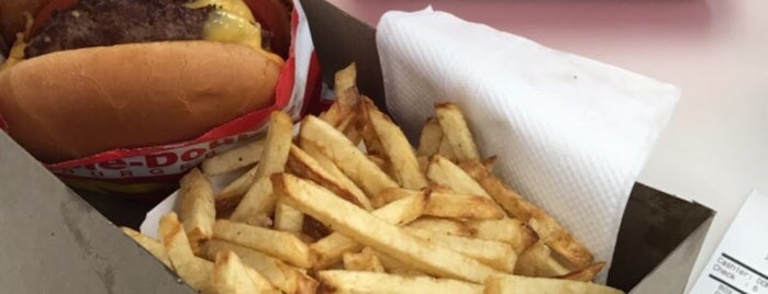 In-N-Out Burger is one of Lugares favoritos de Rachel.