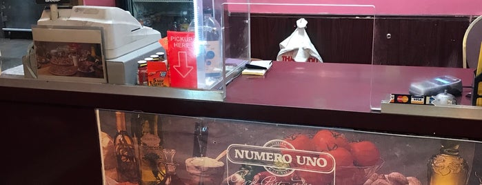 Numero Uno Pizza is one of สถานที่ที่ Cayla C. ถูกใจ.