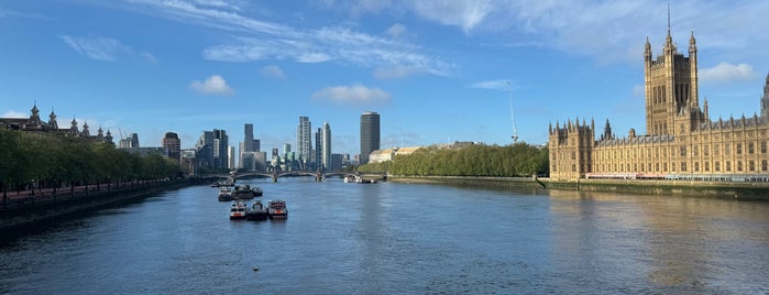 River Thames is one of London / Großbritannien.