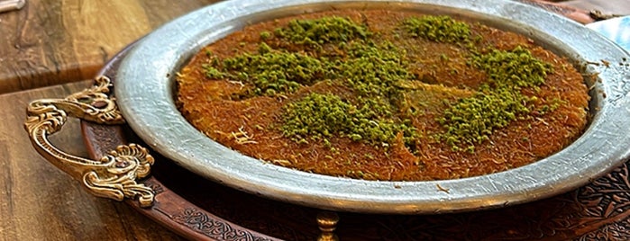 Künefeci Sergen Usta is one of Karşıyaka Food.