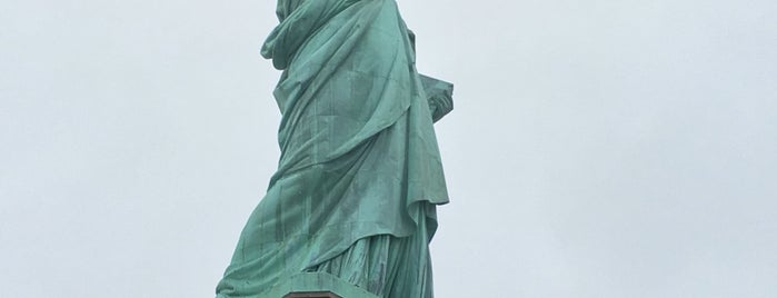 Statua della Libertà is one of Posti che sono piaciuti a Yolis.
