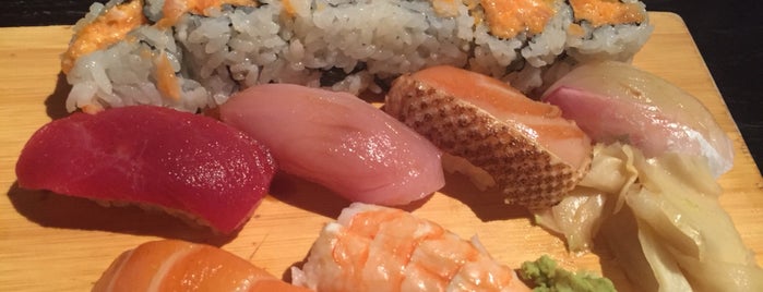 Sushi Yasaka is one of Locais curtidos por Michelle.