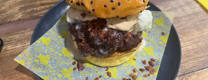 Cesar’s Burger is one of Parada Obligatoria 2.