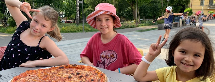 Pie Spot Pizza is one of JJ : понравившиеся места.