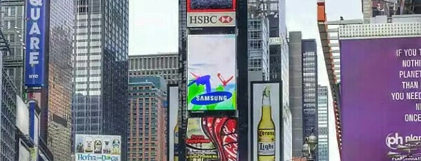 Times Square is one of Tempat yang Disukai Ricardo.