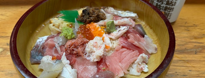 金寿し地魚定 is one of Linda's favorite restaurants and bars in Shizuoka.