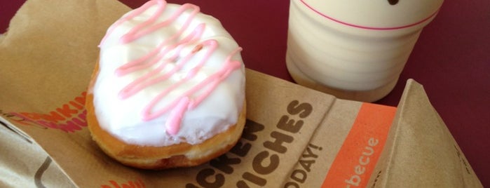 Dunkin' is one of Locais curtidos por Alberto J S.