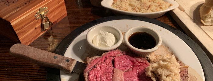 Ruby River Steakhouse is one of Michaelさんのお気に入りスポット.