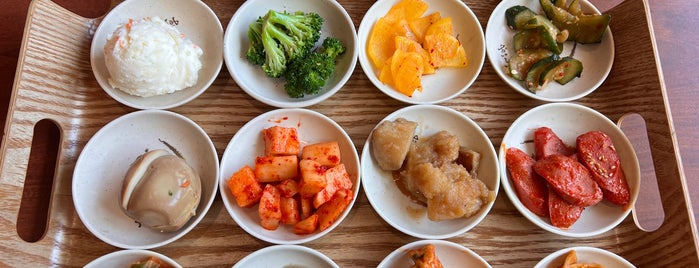 Hosoonyi Korean Restaurant is one of WA-2 Do🇺🇸.