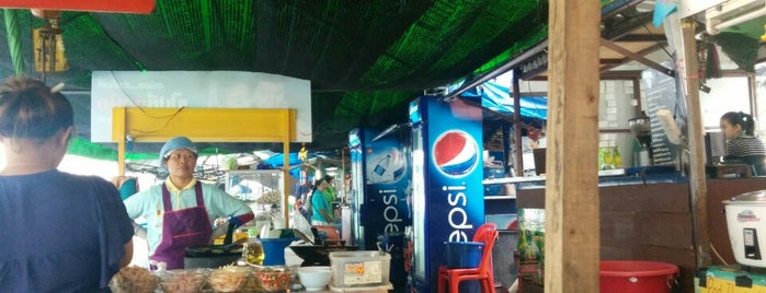 Food Stalls Duang Phithak is one of Adrian : понравившиеся места.