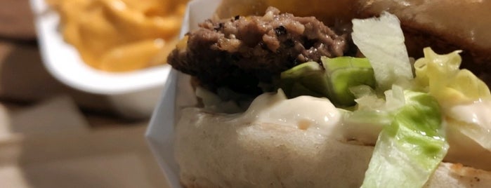 VLND Burger is one of Lugares favoritos de Foxxy.