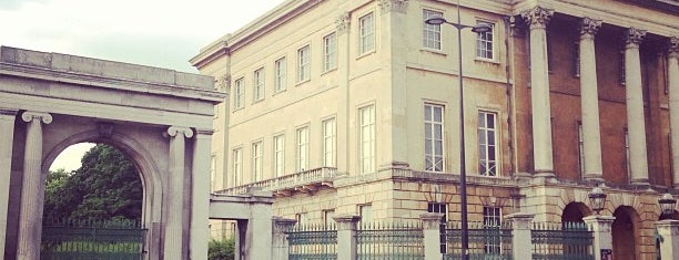 Apsley House is one of Carlさんのお気に入りスポット.