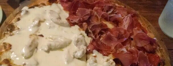 Pizzaria Pizza & Postre is one of Locais salvos de Marisol.