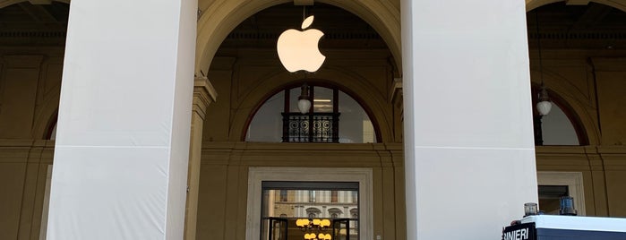Apple Firenze is one of สถานที่ที่ Mark ถูกใจ.
