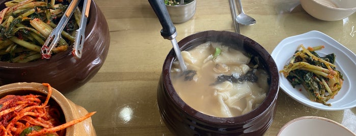 삼청골명가 더수제비 is one of 한식당.