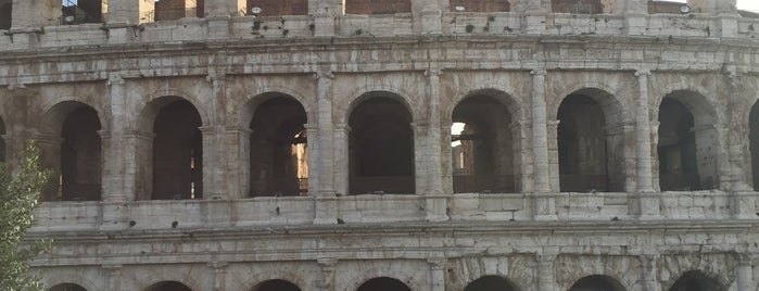 Colosseo is one of Posti che sono piaciuti a Manu.