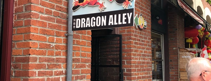 Dragon Alley is one of Scottさんのお気に入りスポット.