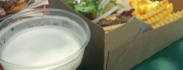 Shake Shack is one of Noteworthy Burgers.