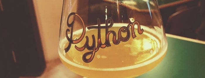 Python Beer Cellar is one of Lugares favoritos de Thomas.