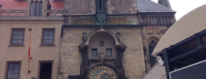 Reloj Astronómico de Praga is one of Lugares favoritos de Julie.