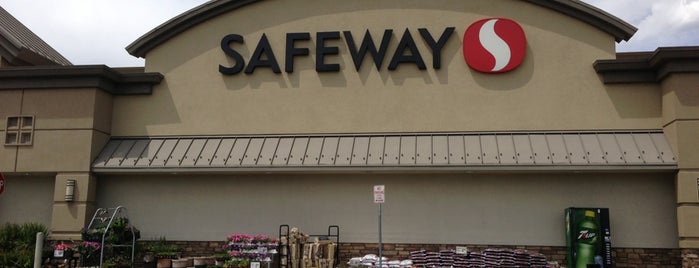 Safeway is one of Alejandraさんのお気に入りスポット.