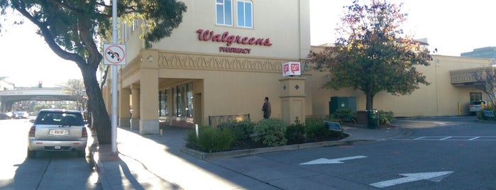 Walgreens is one of Tempat yang Disimpan Andrew.