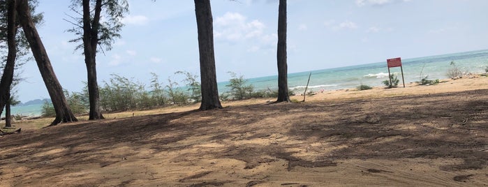 Pantai Teluk Lipat is one of Kuala Terengganu.