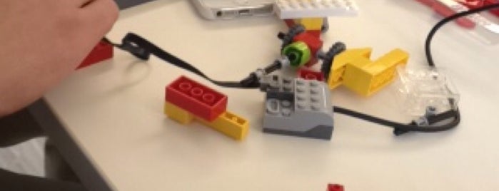 LEGO WeDo is one of 👓 Ze'nin Beğendiği Mekanlar.