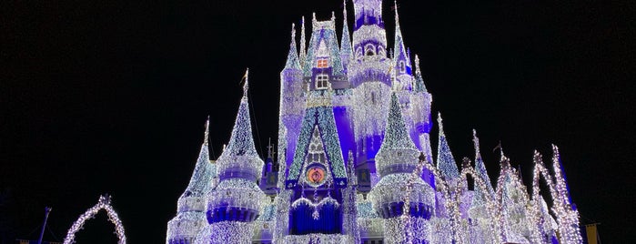 Cinderella Castle is one of Lugares favoritos de Rafael.