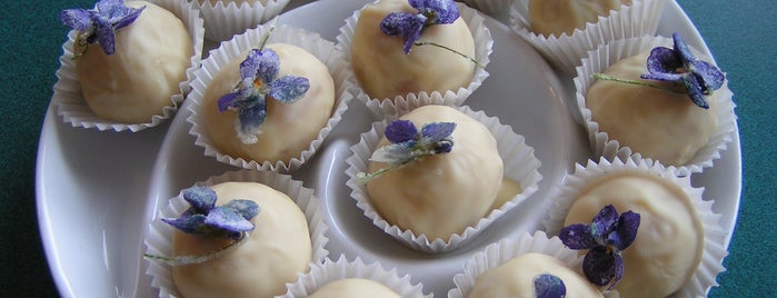 Confections with Convictions is one of Ike: сохраненные места.