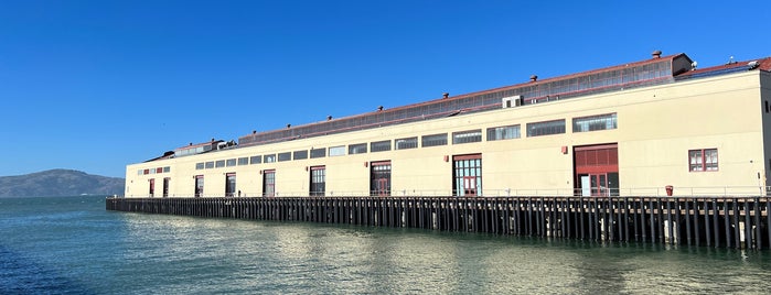 Fort Mason Center for Arts & Culture is one of สถานที่ที่ Jolie ถูกใจ.