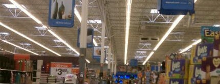 Walmart Supercenter is one of Locais curtidos por Tracey.