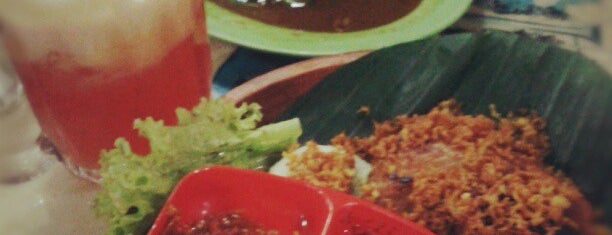 Ayam Penyet Joko Solo is one of Medan.