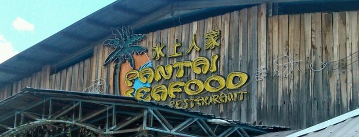 Pantai Seafood 水上人家 is one of Lugares favoritos de Li-May.