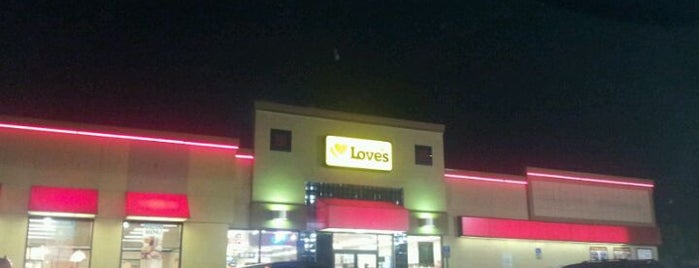 Love's Travel Stop is one of สถานที่ที่ Luis ถูกใจ.