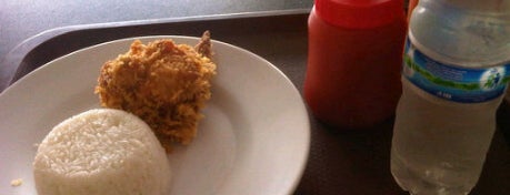 Illena fried chicken is one of Rawamangun fav.Place.