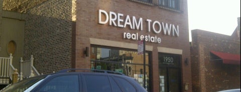 Dream Town Real Estate Academy is one of Raum'un Beğendiği Mekanlar.