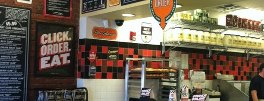 Jimmy John's is one of Lugares favoritos de Alicia.