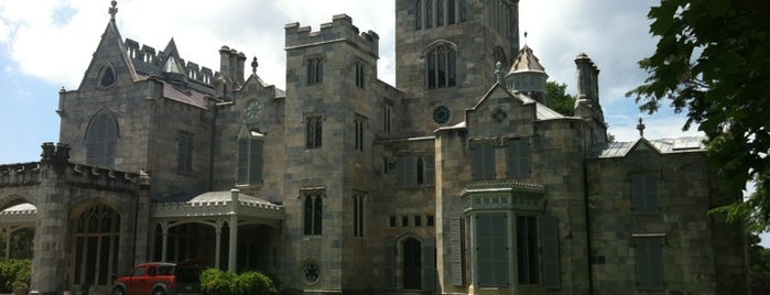 Lyndhurst is one of NY Castles.