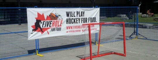 Five Hole For Food Montreal is one of Lieux qui ont plu à Na'eem.