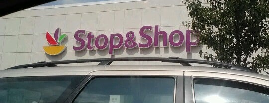 Stop & Shop is one of Orte, die Ryan gefallen.