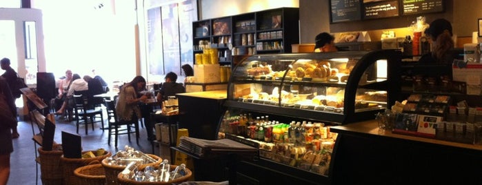 Starbucks is one of Cristina : понравившиеся места.