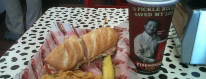 Firehouse Subs is one of Lugares favoritos de Laura.